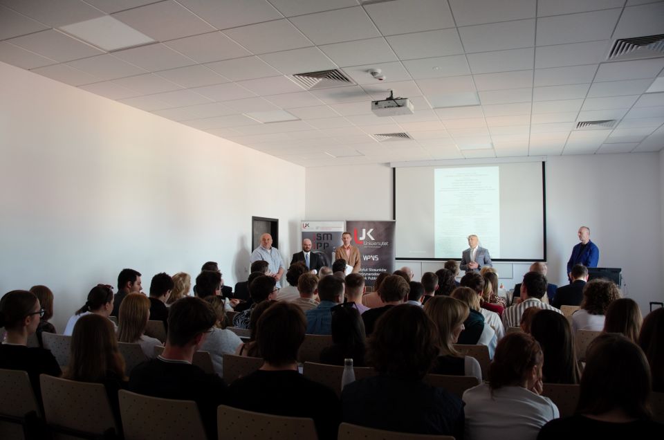 Zdjęcie z II konferencji naukowej z cyklu POLITYKA PAMIĘCI I POLITYKA HISTORYCZNA 06.05.2026 r.