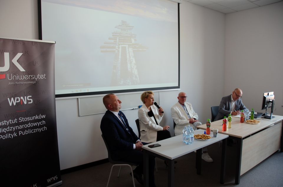 Zdjęcie z II konferencji naukowej z cyklu POLITYKA PAMIĘCI I POLITYKA HISTORYCZNA 06.05.2026 r.